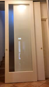 porta-scorrevole-in-legno-e-vetro