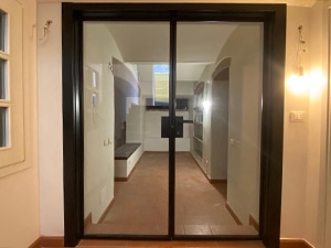 realizzazione-porta-interna-con-finiture-eleganti
